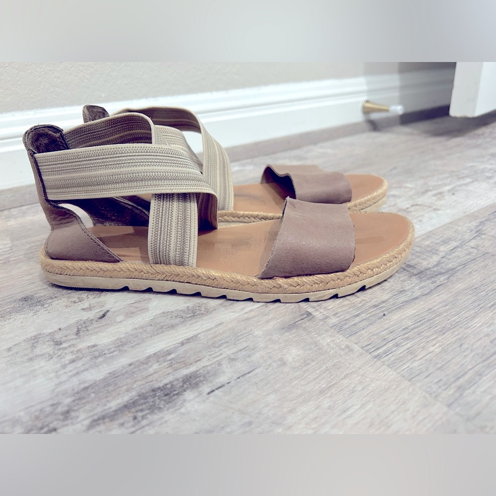 Sorel Ella sandals tan and cream